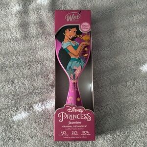 NWT  Disney princess jasmine wet brush